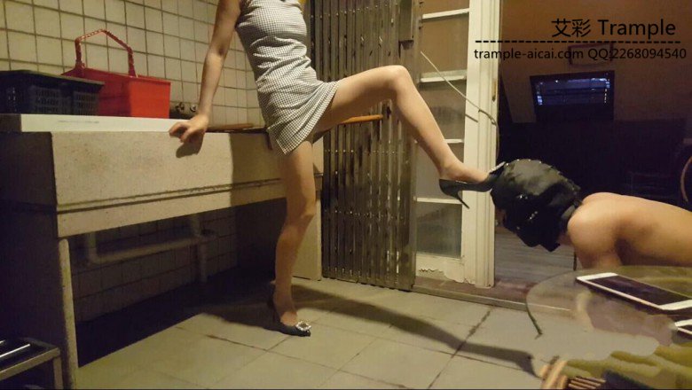 最新艾丝女王居家系列—–调教不听话的初学者