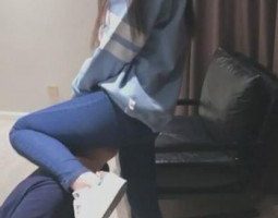 VIVI牛仔裤运动鞋调教贱狗