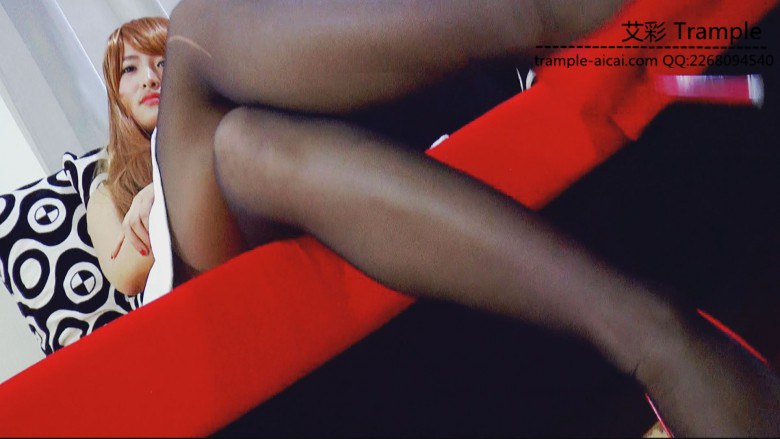 洋娃娃第一人称秀丝足