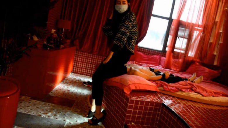 『奴隶岛』—萱萱S坐脸调教、鞭子抽打