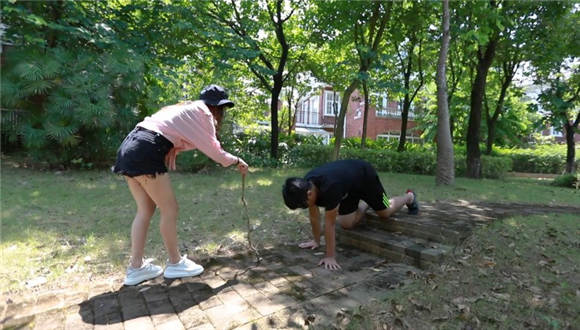 『奴隶岛』—灵灵公园遛狗赏赐汗脚