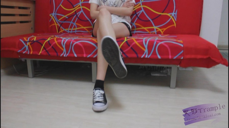 第一视角口水羞辱，贱狗快来舔我吐到鞋袜上的口水