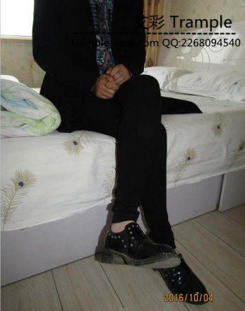 银行职员裆下美脚颜面脚责控