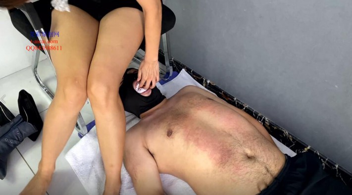 【语墨】女王的踩踏毯子终章 YC-210802-5