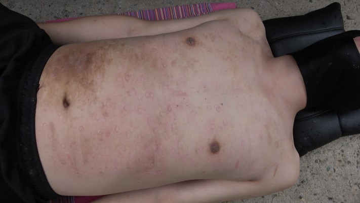 【彼岸花】户外高跟暴踩，踩废乳头 YC-211008-4