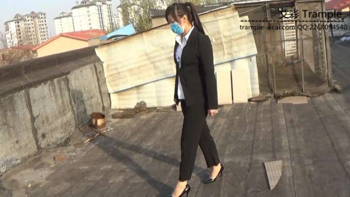 女主职业装高跟物体粉碎2