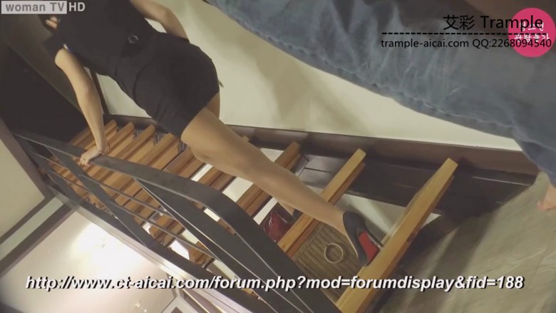 女老板肉丝高跟鞋调教男员工 HAN-123