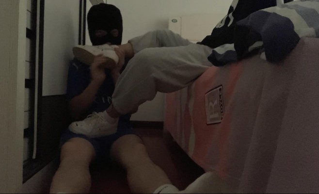 新女主（女同T））脚羞辱、腿绞 YC-220118-2