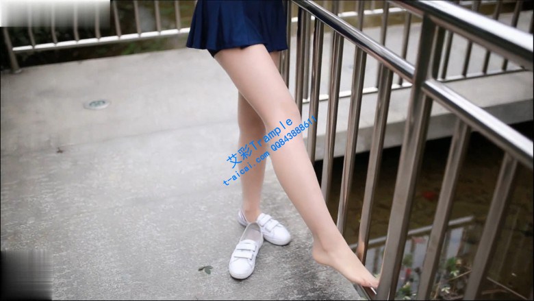 漂亮小姐姐肉丝小白鞋玉足