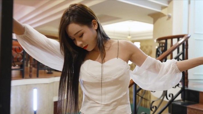 『奴隶岛』—〔Magic︱Mirror 魔镜少女〕—星奈两双高跟踩踏 MM-220126