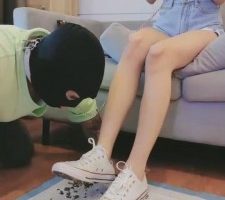 【暴力美学】帆布鞋踩踏喂食/鞋深喉 bf10629