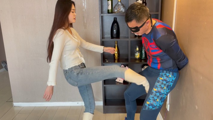 【蛋碎娇娃】『超S·联盟』白靴少女直播废掉色狼 YC-220408