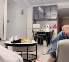 【叶子】调教贱狗舔鞋皮鞭抽脸 bf20366