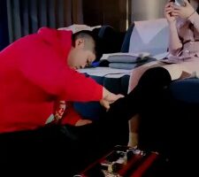 【莫莉】当着技师的面舔脚 bf21448