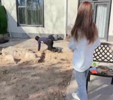 【宸宸】白富美鞭打/圣水狂喷/耳光/强迫吃泥土 bf24666