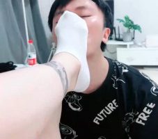 【领主老大】闻舔原味白袜裸足/踩脸/插嘴 JS23062605