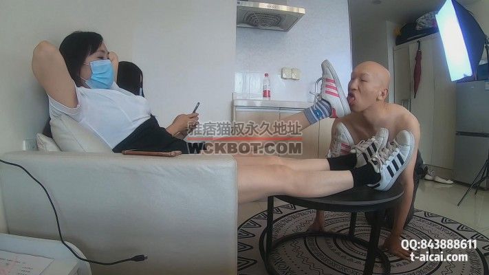 【素人S】开发足浴店姐姐上门《双人阿迪板鞋羞辱》 YC-230801-3