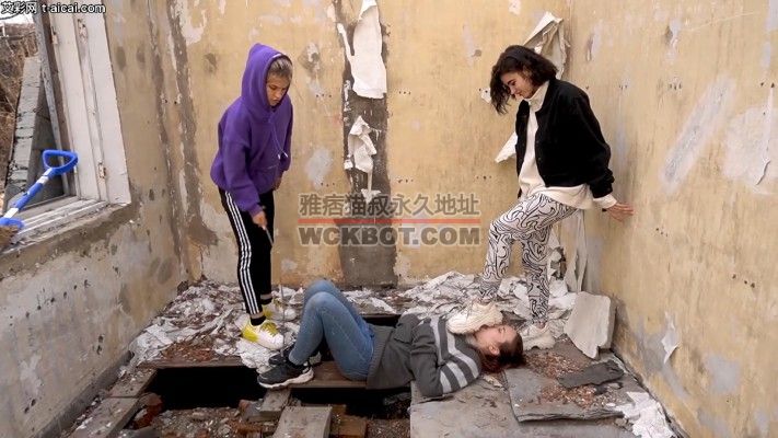 烂尾楼跪舔新人女王Casey脏鞋底臭汗脚被揍半死 bf19593