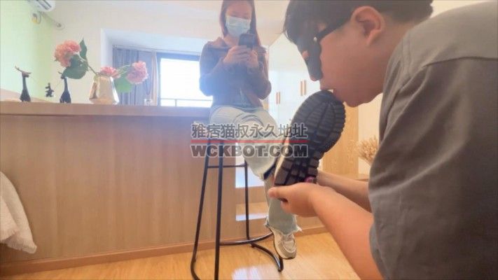 【无双sama】日常清理鞋底，裸足踩踏插嘴 YC-231208-10