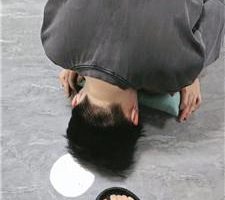 【yukis】拖鞋踩狗/赏赐闻白袜/镜前恋足舔 JS240327-9