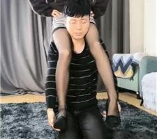 【梓】黑丝高跟-骑马骑脖/插嘴 bf39833