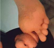 【樱樱】高职女学生S-沉浸式超臭裸足品尝 bf40943