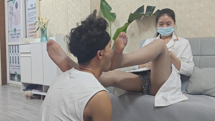 品尝理疗美女姐姐丝袜脚 YC-241022-2