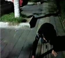 【bi雅芸】深夜户外遛狗/靴子踩/磕头求饶/舔泥巴脏鞋 JS241027-24