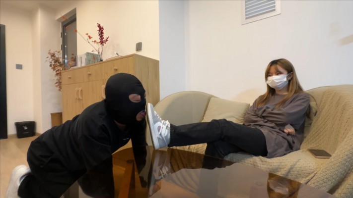 【209宿舍】宿舍三人假期在狗子身上拍照 YC-241106-4