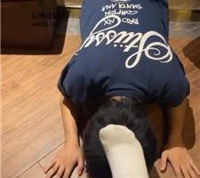 【清酒女主】奶狗沉浸式舔白袜裸足/脚喂食 JS241112-60