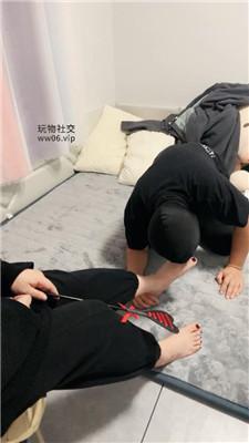 【悠悠女S】玉足碾压踩/拍子抽/舔圣水 JS241202-30