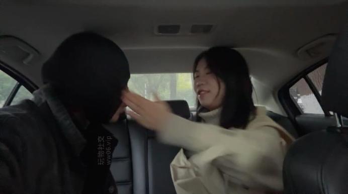 【素人挖掘机】学生S-手捂窒息/白袜脚捂脸狂吸 JS241207-12