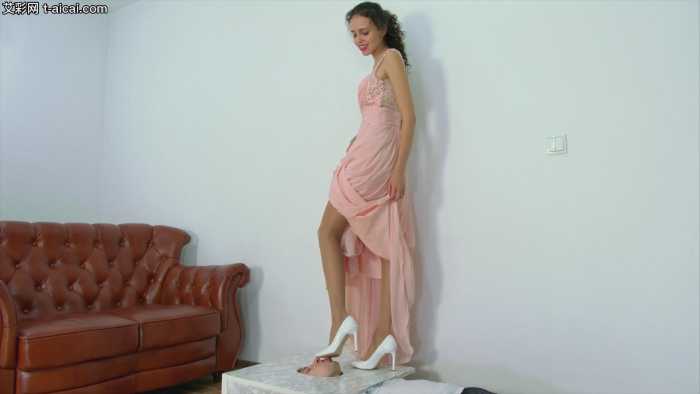 脸被Greek女神装进地板箱里用臭丝袜脚踩在脚下蹂躏！当脚垫  JS241211~3