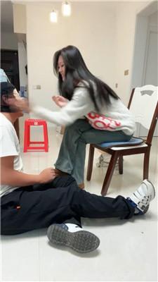 【锅盖子】脏鞋脚下喂食羞辱【上】 bf49062