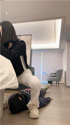 【黛樱】御姐S-坐在狗身上做直播 bf49273