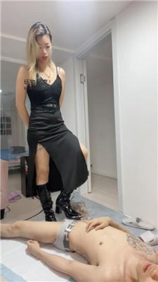 【依依】近距离裸足狂舔 JS250123-9