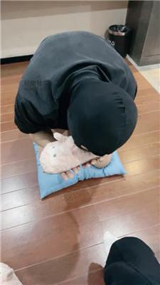 【小凤梨】仔细品尝主人的白袜玉足 JS250210-9