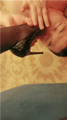 【诗恩大大】猥琐狗狂舔脏鞋 JS250219-8