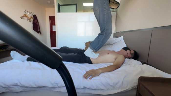 【素人维族女大】马丁靴和白棉袜的交响曲 YC-250219-2