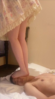 【神乐Sama】Lolita裸足踩脸 YC-250304