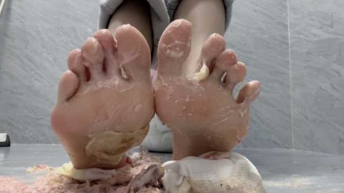 【莓子】白袜内蹂躏各种蛋糕和水果 YC-250313-5