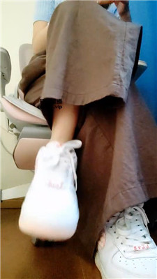 【奈奈】小白鞋白袜羞辱    250417-29