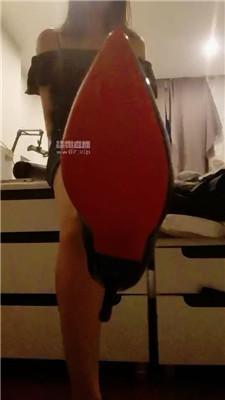 【迷恋】高跟羞辱脚下奴【两部合集】 JS250528-32