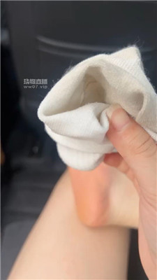 【小猫是S】车上偷偷漏    250619-31