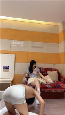 【丸子】小白鞋白袜踩地毯奴  JS250704-35