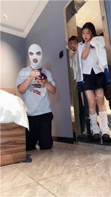 【佳佳】白袜学生主的脚下奴 bf55611