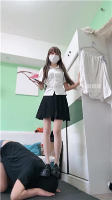 【鹿可】学生小主-皮鞋白丝踩虐 JS250801-29