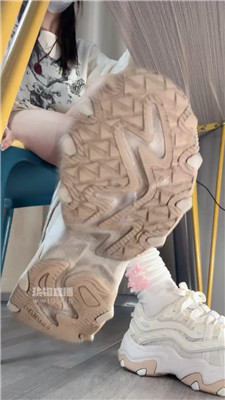 【兔兔酱】桌底的棉袜脚    250805-21