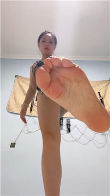 【诗雨】胯下炸    250812-11