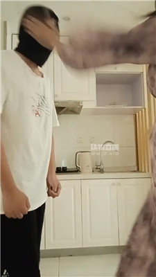 【TheGirls】长裙女神S-白袜踢踹踩踏 JS250820-1